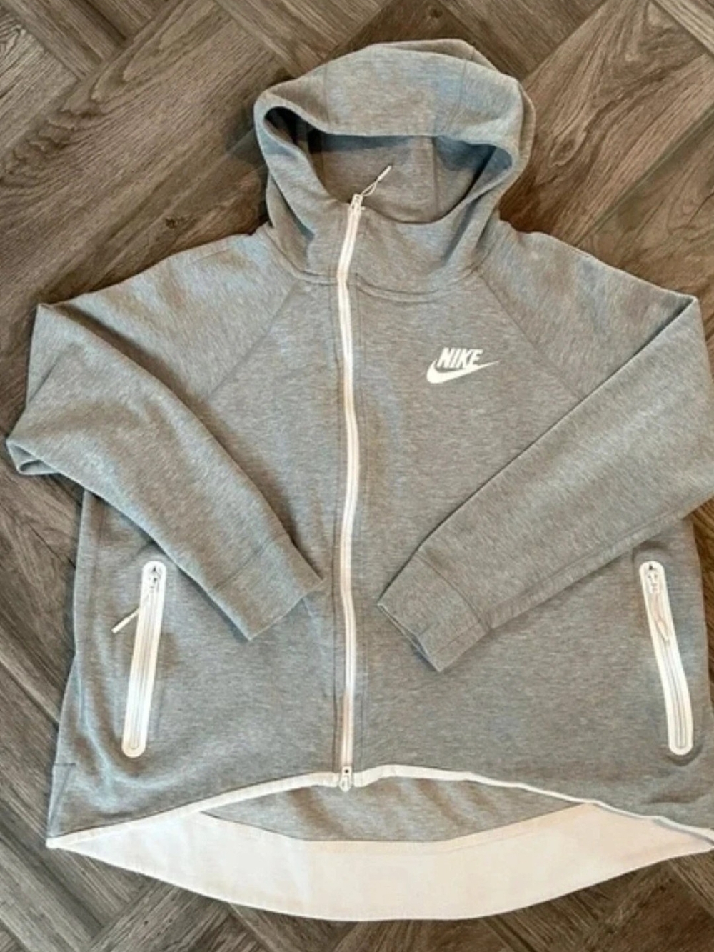 Nike Women's Gray Hooded Zip-Up Hooded Jacket With Zipper Pockets. Small